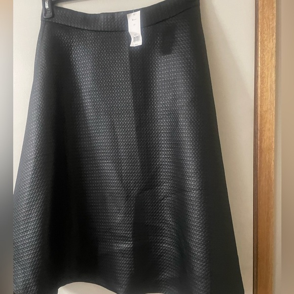 Elegant Black A-Line (Size 14) Fabric Enhanced A-Line Flared Skirt - Picture 3 of 11